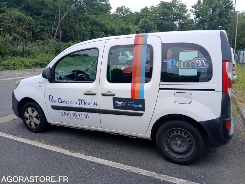 RENAULT KANGOO TPMR N°150560 - Minibus, Personenvervoer: afbeelding 4 RENAULT KANGOO TPMR N°150560 - Minibus, Personenvervoer: afbeelding 4