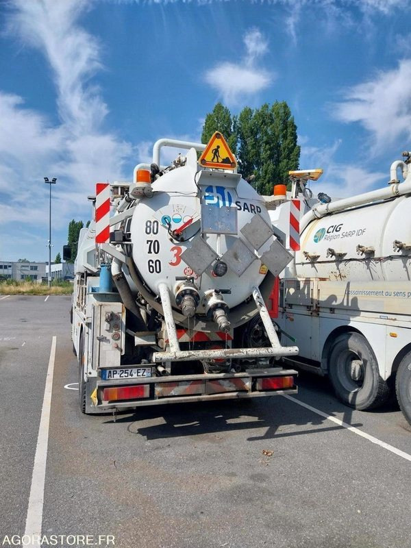 RENAULT Kerax 320 HUWER ADR 2002 (165000Km) ROULANT EXPORT UNIQUEMENT - Vacuümwagen: afbeelding 4 RENAULT Kerax 320 HUWER ADR 2002 (165000Km) ROULANT EXPORT UNIQUEMENT - Vacuümwagen: afbeelding 4