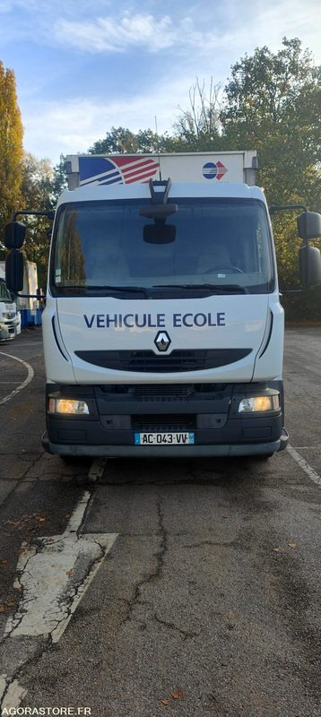RENAULT MIDLUM AUTO ECOLE 240 DXI - 2009 - 332470 Kms - Schuifzeilen vrachtwagen: afbeelding 1 RENAULT MIDLUM AUTO ECOLE 240 DXI - 2009 - 332470 Kms - Schuifzeilen vrachtwagen: afbeelding 1