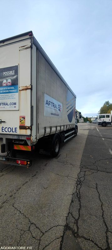 RENAULT MIDLUM AUTO ECOLE 240 DXI - 2009 - 337340 Kms - Schuifzeilen vrachtwagen: afbeelding 5 RENAULT MIDLUM AUTO ECOLE 240 DXI - 2009 - 337340 Kms - Schuifzeilen vrachtwagen: afbeelding 5