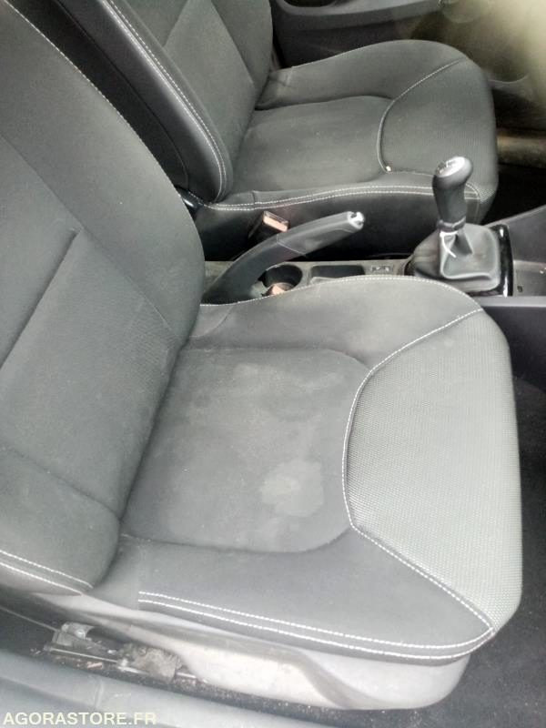REnault Clio IV - 1.5 L Diesel - 276 000km - Personenwagen: afbeelding 5 REnault Clio IV - 1.5 L Diesel - 276 000km - Personenwagen: afbeelding 5