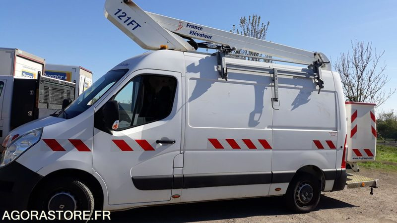 Renault Master 130.35 FG L2H2 NACELLE - 2019 - 115200 km - Gesloten bestelwagen: afbeelding 1 Renault Master 130.35 FG L2H2 NACELLE - 2019 - 115200 km - Gesloten bestelwagen: afbeelding 1