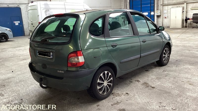 Renault Scenic 1.6 16V - Motorfiets: afbeelding 2 Renault Scenic 1.6 16V - Motorfiets: afbeelding 2