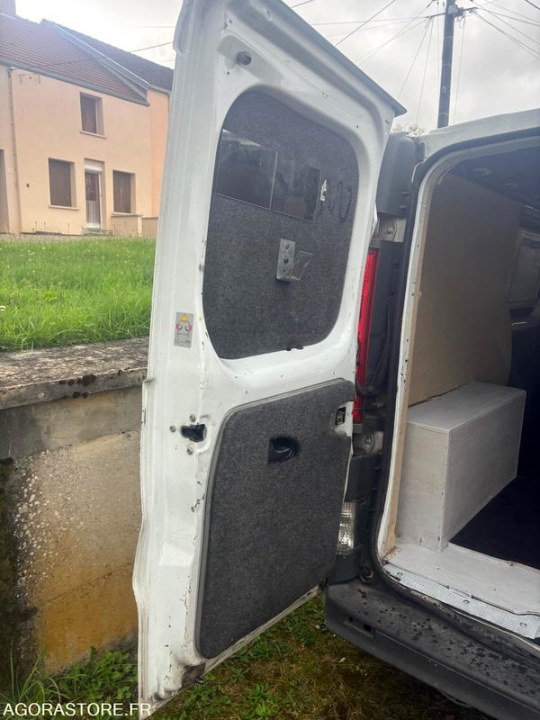Renault Trafic dci 115 / 228000 km - Immatriculation anglaise - Kleine bestelwagen, Bestelwagen met dubbele cabine: afbeelding 3 Renault Trafic dci 115 / 228000 km - Immatriculation anglaise - Kleine bestelwagen, Bestelwagen met dubbele cabine: afbeelding 3