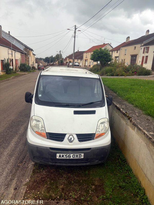 Renault Trafic dci 115 / 228000 km - Immatriculation anglaise - Kleine bestelwagen, Bestelwagen met dubbele cabine: afbeelding 4 Renault Trafic dci 115 / 228000 km - Immatriculation anglaise - Kleine bestelwagen, Bestelwagen met dubbele cabine: afbeelding 4