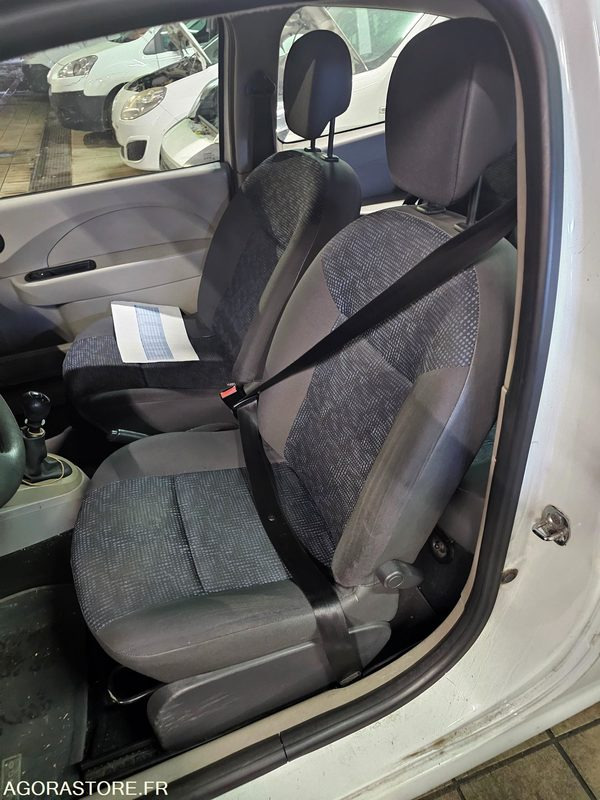 Renault Twingo - 2008 - 128783kms - 556 AHY 93 - Personenwagen: afbeelding 5 Renault Twingo - 2008 - 128783kms - 556 AHY 93 - Personenwagen: afbeelding 5