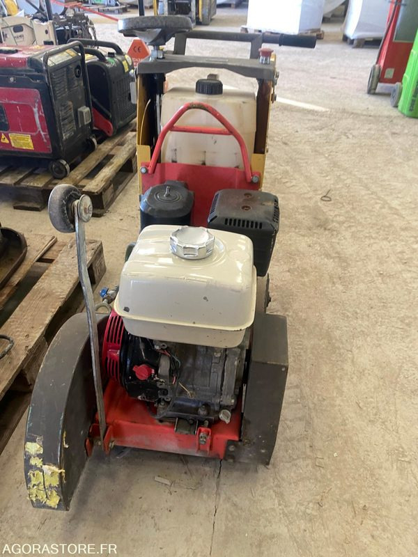 SCIE A SOL HUSQVARNA FS400LCV - 450 mm - Bouwmaterieel: afbeelding 3 SCIE A SOL HUSQVARNA FS400LCV - 450 mm - Bouwmaterieel: afbeelding 3