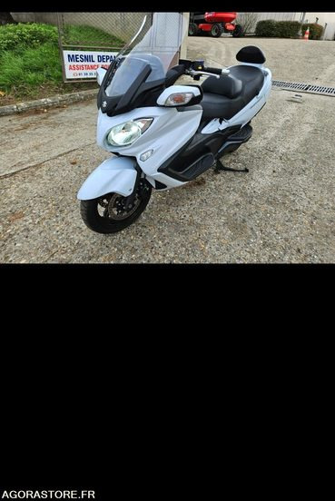 SUZUKI BURGMAN 650 CM3 EXECUTIVE - 2017 - 22 500km - Motorfiets: afbeelding 2 SUZUKI BURGMAN 650 CM3 EXECUTIVE - 2017 - 22 500km - Motorfiets: afbeelding 2