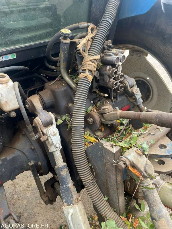 TRACTEUR NEW HOLLAND 8160 RANGE COMMAND - 1999 - 10500h - Tractor: afbeelding 3 TRACTEUR NEW HOLLAND 8160 RANGE COMMAND - 1999 - 10500h - Tractor: afbeelding 3