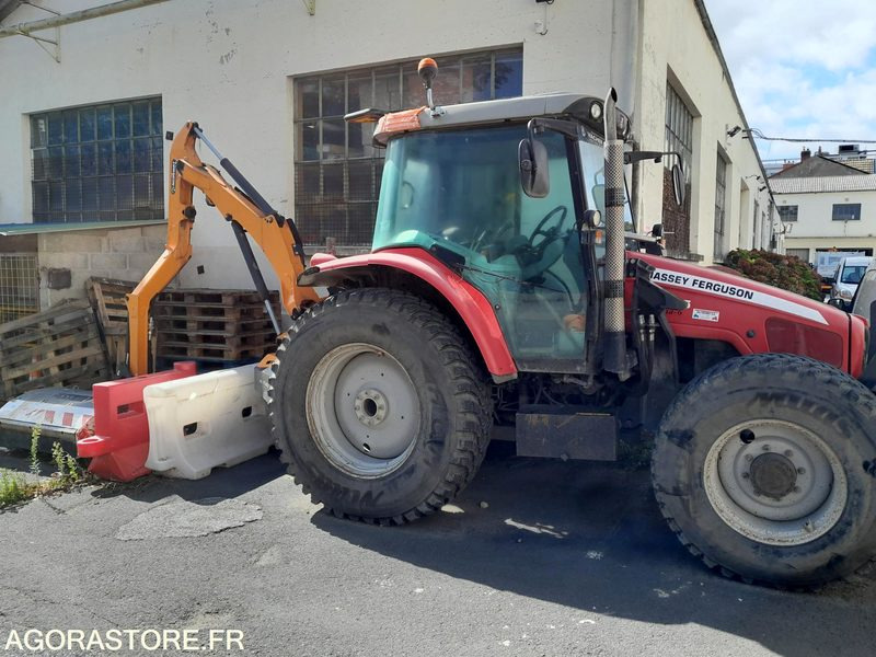 Tracteur Massey Ferguson + broyeur Noremat - Tractor: afbeelding 1 Tracteur Massey Ferguson + broyeur Noremat - Tractor: afbeelding 1
