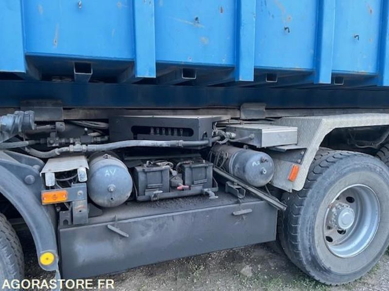 CAMION 8X4 RENAULT KERAX 420 DCI 2002 395000 KM - Trekker: afbeelding 5 CAMION 8X4 RENAULT KERAX 420 DCI 2002 395000 KM - Trekker: afbeelding 5