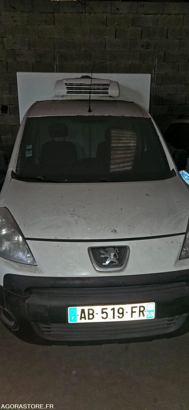 VEHICULE FRIGORIFIQUE PEUGEOT PARTNER AB519FR - Kleine bestelwagen: afbeelding 1 VEHICULE FRIGORIFIQUE PEUGEOT PARTNER AB519FR - Kleine bestelwagen: afbeelding 1