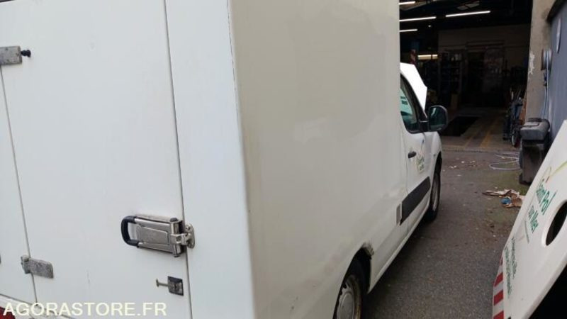 VEHICULE FRIGORIFIQUE PEUGEOT PARTNER AB519FR - Kleine bestelwagen: afbeelding 5 VEHICULE FRIGORIFIQUE PEUGEOT PARTNER AB519FR - Kleine bestelwagen: afbeelding 5