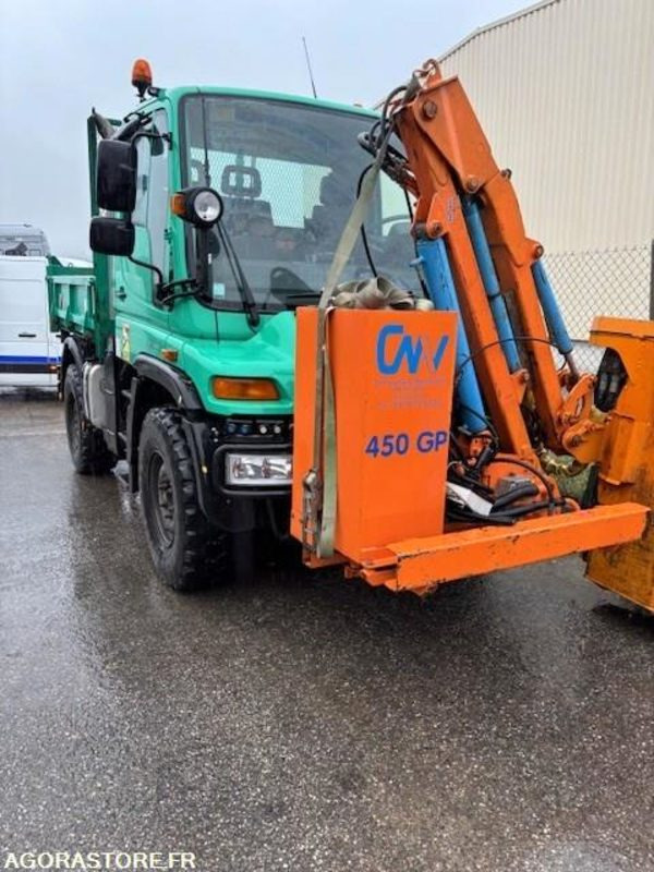 MERCEDES UNIMOG U300C VERSION COMMUNALE 2003 38210 KM + EPAREUSE CMV 450GP - Vrachtwagen: afbeelding 1 MERCEDES UNIMOG U300C VERSION COMMUNALE 2003 38210 KM + EPAREUSE CMV 450GP - Vrachtwagen: afbeelding 1