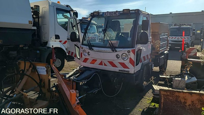 Multicar - Fumoir 4x4 EQUIPE VH - 2009 - AJ160MC- PRO449-PRO249 - Vrachtwagen: afbeelding 1 Multicar - Fumoir 4x4 EQUIPE VH - 2009 - AJ160MC- PRO449-PRO249 - Vrachtwagen: afbeelding 1