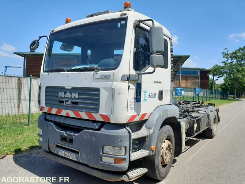POLYBENNE MAN TGA 4x2 // CL658HB // 422 560 KM - 2006 - Vrachtwagen: afbeelding 4 POLYBENNE MAN TGA 4x2 // CL658HB // 422 560 KM - 2006 - Vrachtwagen: afbeelding 4