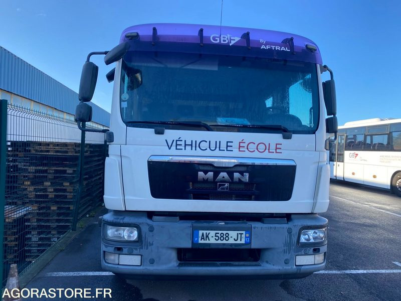PORTEUR MAN TGM AUTO ECOLE - 2010 - 230000 Kms - Vrachtwagen: afbeelding 2 PORTEUR MAN TGM AUTO ECOLE - 2010 - 230000 Kms - Vrachtwagen: afbeelding 2