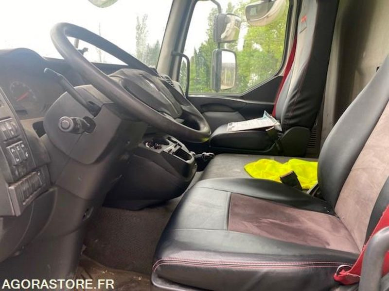 RENAULT FOURGON HAYON D12 - 2017 - 300 000km - Vrachtwagen: afbeelding 2 RENAULT FOURGON HAYON D12 - 2017 - 300 000km - Vrachtwagen: afbeelding 2