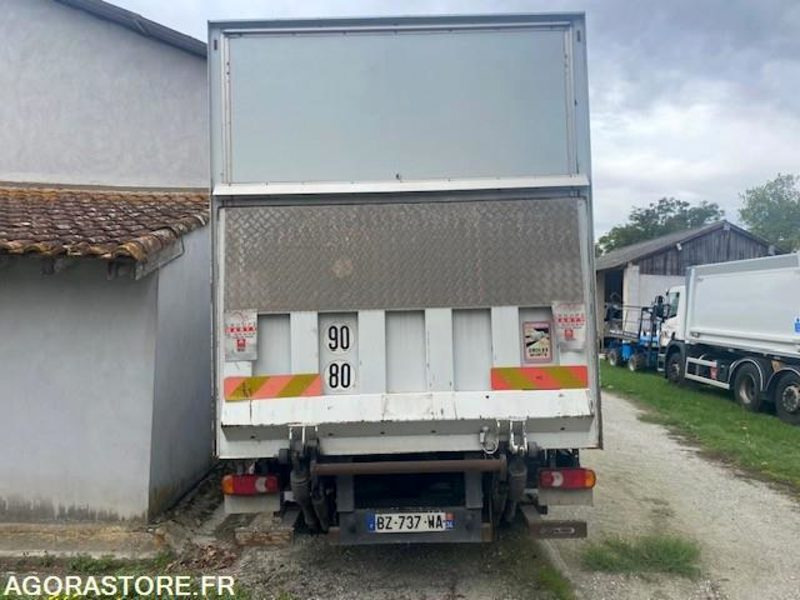 RENAULT MIDLUM 180 DXIFOURGON HAYON 260000 KM - Vrachtwagen: afbeelding 3 RENAULT MIDLUM 180 DXIFOURGON HAYON 260000 KM - Vrachtwagen: afbeelding 3