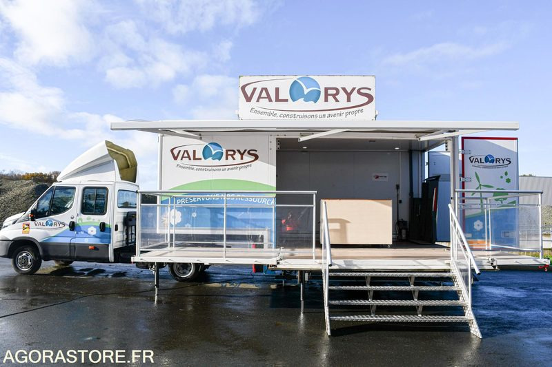VEHICULE EVENEMENTIEL - CAMION PODIUM IVECO DAILY 6000 kms 2018 - Vrachtwagen: afbeelding 1 VEHICULE EVENEMENTIEL - CAMION PODIUM IVECO DAILY 6000 kms 2018 - Vrachtwagen: afbeelding 1