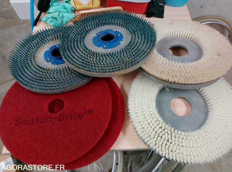 Auto laveuse TENNANT T300 - Schrobmachine: afbeelding 1 Auto laveuse TENNANT T300 - Schrobmachine: afbeelding 1