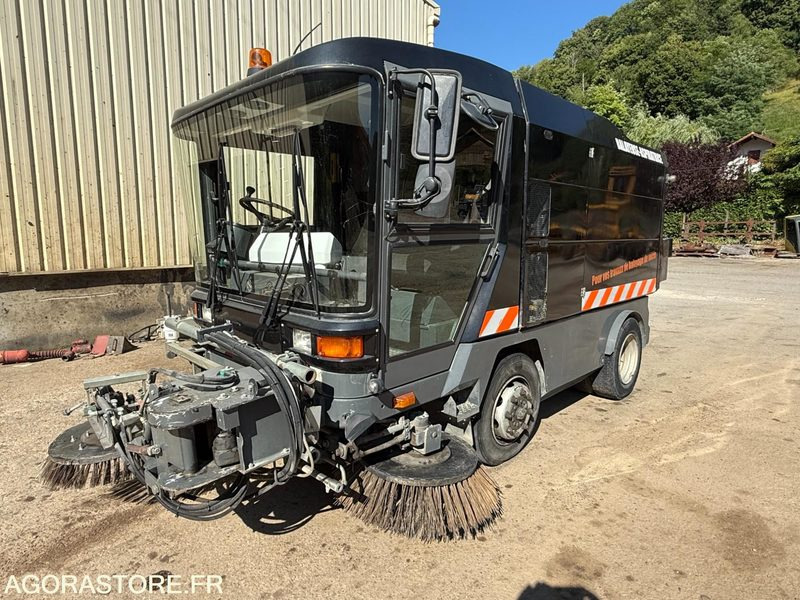 Balayeuse aspiratrice MATHIEUX C 560-2003-6077 Heures - Veegwagen: afbeelding 1 Balayeuse aspiratrice MATHIEUX C 560-2003-6077 Heures - Veegwagen: afbeelding 1