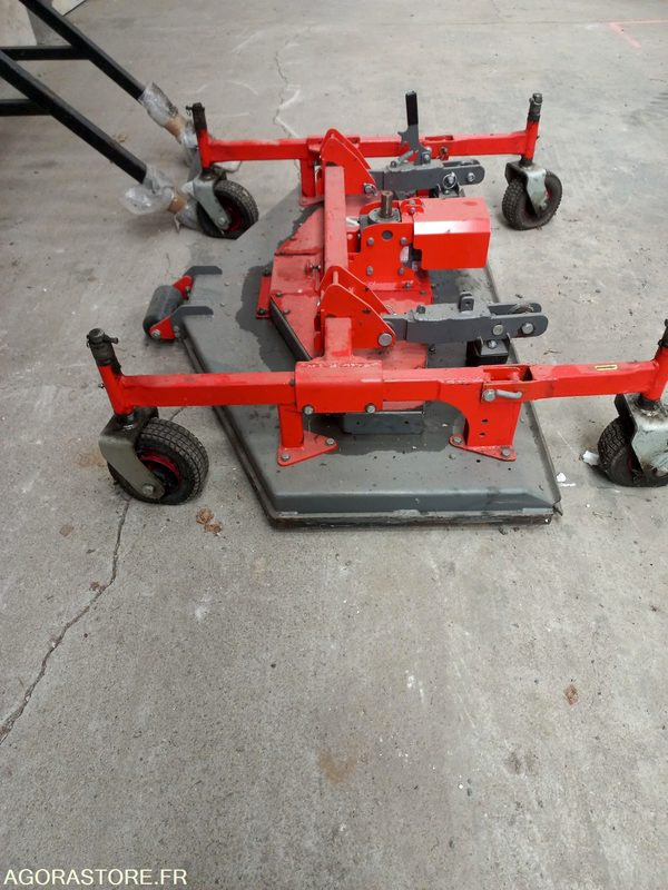 Coupe de tondeuse mulchng Morgneux TMC 150 fixation Kubota - Gazonmaaier: afbeelding 1 Coupe de tondeuse mulchng Morgneux TMC 150 fixation Kubota - Gazonmaaier: afbeelding 1