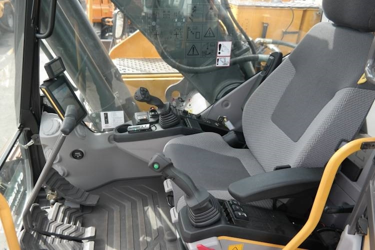 Volvo EC220 E *Uthyres* - Rupsgraafmachine: afbeelding 3 Volvo EC220 E *Uthyres* - Rupsgraafmachine: afbeelding 3