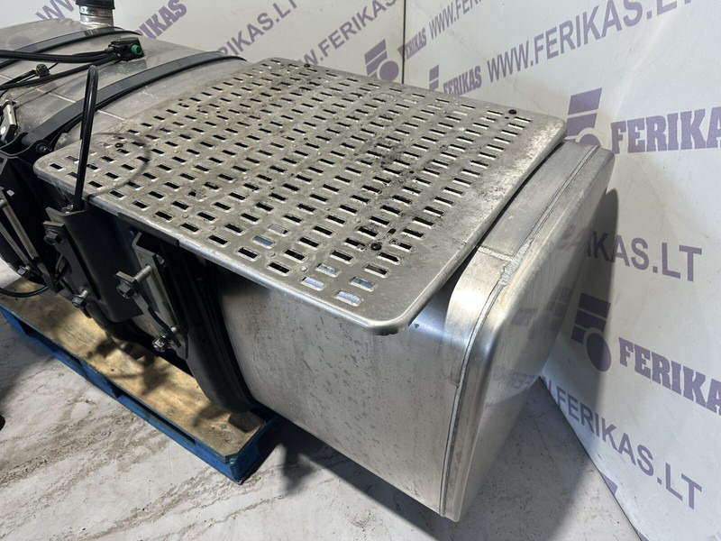 DAF 830L, fuel tank with brackets - Brandstoftank voor Vrachtwagen: afbeelding 4 DAF 830L, fuel tank with brackets - Brandstoftank voor Vrachtwagen: afbeelding 4