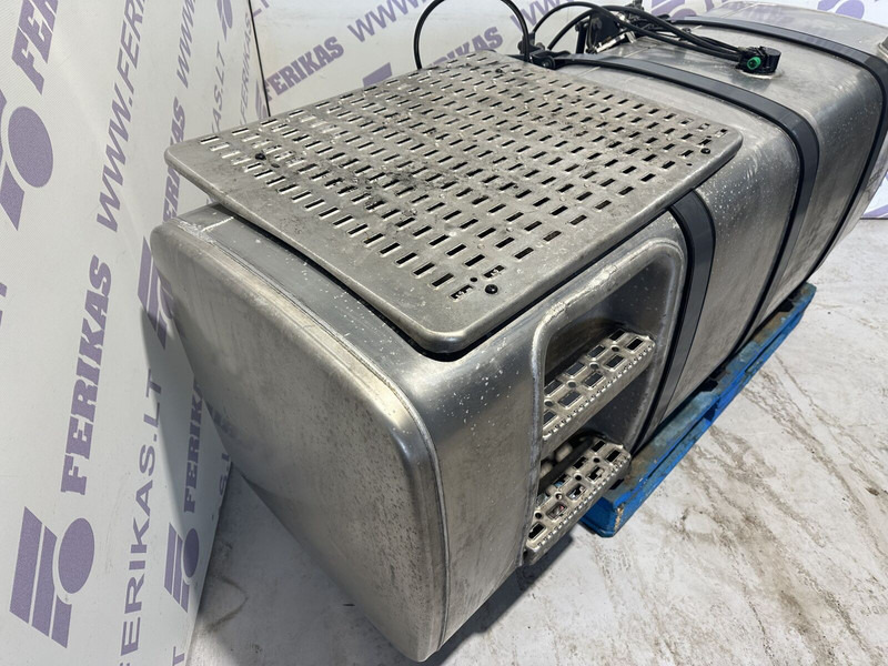 DAF 830L, fuel tank with brackets - Brandstoftank voor Vrachtwagen: afbeelding 3 DAF 830L, fuel tank with brackets - Brandstoftank voor Vrachtwagen: afbeelding 3
