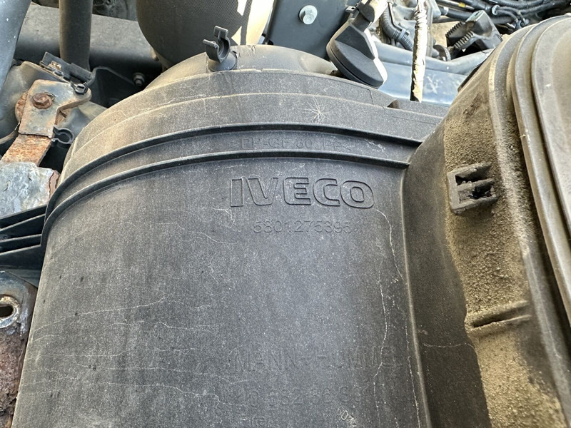 Iveco air filter bucket, box - Luchtinlaatsysteem voor Vrachtwagen: afbeelding 3 Iveco air filter bucket, box - Luchtinlaatsysteem voor Vrachtwagen: afbeelding 3