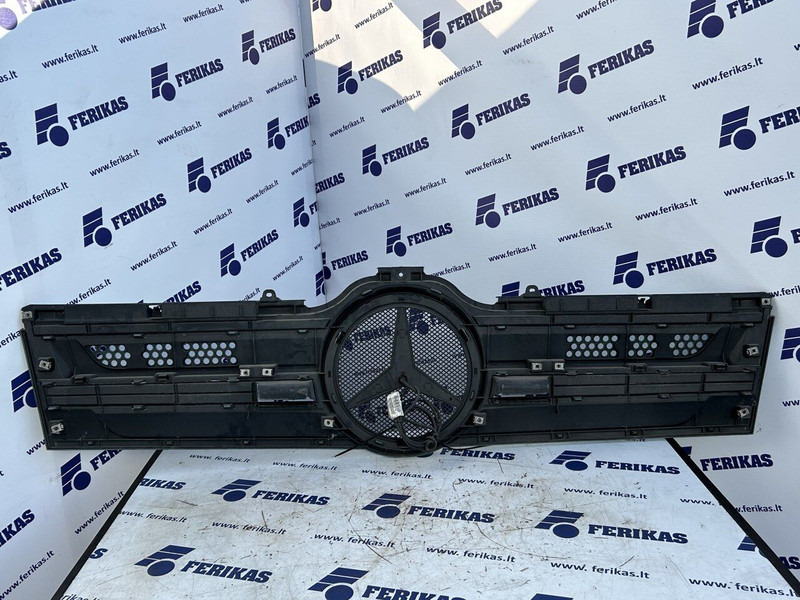 Mercedes-Benz bonnet grill with illuminated logo - Motorkap voor Vrachtwagen: afbeelding 4 Mercedes-Benz bonnet grill with illuminated logo - Motorkap voor Vrachtwagen: afbeelding 4