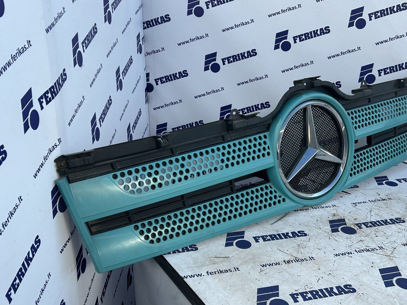 Mercedes-Benz bonnet grill with illuminated logo - Motorkap voor Vrachtwagen: afbeelding 2 Mercedes-Benz bonnet grill with illuminated logo - Motorkap voor Vrachtwagen: afbeelding 2