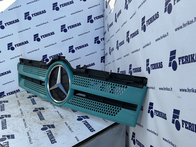 Mercedes-Benz bonnet grill with illuminated logo - Motorkap voor Vrachtwagen: afbeelding 3 Mercedes-Benz bonnet grill with illuminated logo - Motorkap voor Vrachtwagen: afbeelding 3