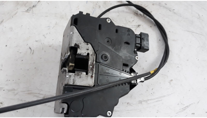 Mercedes-Benz left side door lock - Carrosserie en exterieur voor Vrachtwagen: afbeelding 3 Mercedes-Benz left side door lock - Carrosserie en exterieur voor Vrachtwagen: afbeelding 3