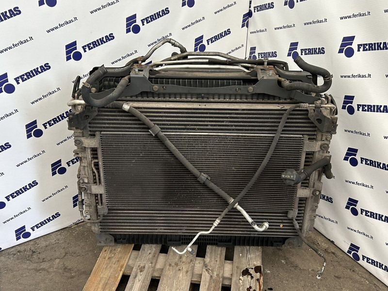 Mercedes-Benz radiators set - Radiateur voor Vrachtwagen: afbeelding 1 Mercedes-Benz radiators set - Radiateur voor Vrachtwagen: afbeelding 1