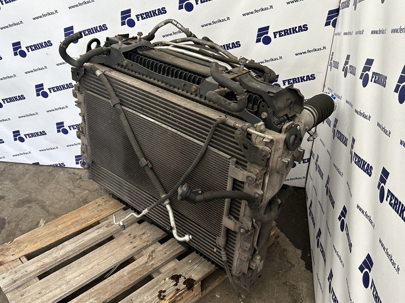 Mercedes-Benz radiators set - Radiateur voor Vrachtwagen: afbeelding 3 Mercedes-Benz radiators set - Radiateur voor Vrachtwagen: afbeelding 3