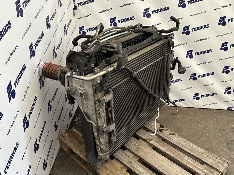 Mercedes-Benz radiators set - Radiateur voor Vrachtwagen: afbeelding 2 Mercedes-Benz radiators set - Radiateur voor Vrachtwagen: afbeelding 2