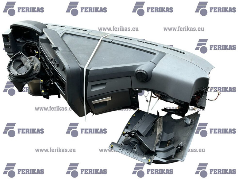 Renault complete dashboard - Bumper voor Vrachtwagen: afbeelding 3 Renault complete dashboard - Bumper voor Vrachtwagen: afbeelding 3