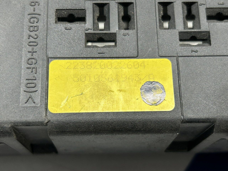 Renault fuse relay box - Elektrisch systeem: afbeelding 3 Renault fuse relay box - Elektrisch systeem: afbeelding 3