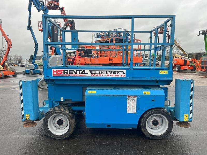 Genie GS2668 RT diesel 4x4 10m (1527) - Schaarlift: afbeelding 2 Genie GS2668 RT diesel 4x4 10m (1527) - Schaarlift: afbeelding 2
