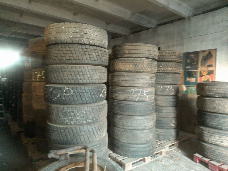 Michelin 295*80R22.5 255*70 \ 275*70* 265\70R19.5 - Band voor Vrachtwagen: afbeelding 1 Michelin 295*80R22.5 255*70 \ 275*70* 265\70R19.5 - Band voor Vrachtwagen: afbeelding 1