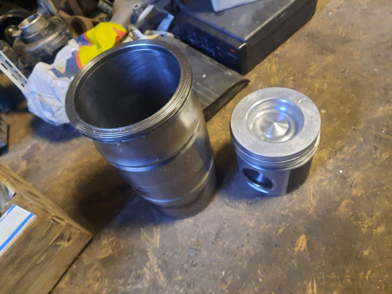 Scania - Motor en onderdelen: afbeelding 1 Scania - Motor en onderdelen: afbeelding 1