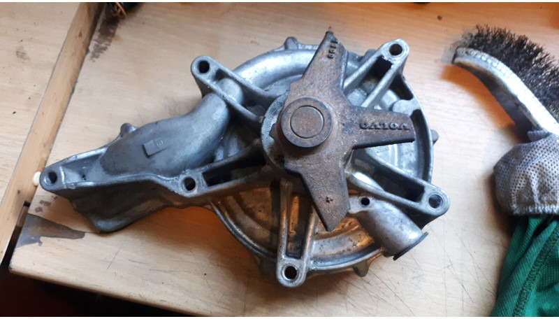 Volvo B 12 9700 . FM/FH - Waterpomp: afbeelding 1 Volvo B 12 9700 . FM/FH - Waterpomp: afbeelding 1