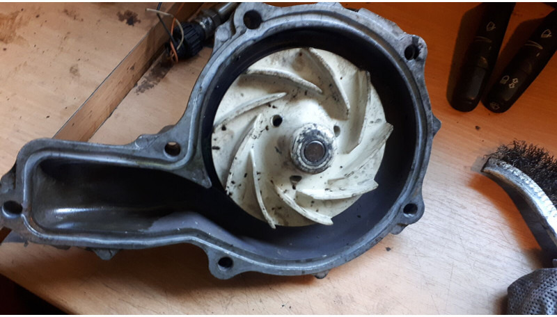 Volvo B 12 9700 . FM/FH - Waterpomp: afbeelding 2 Volvo B 12 9700 . FM/FH - Waterpomp: afbeelding 2