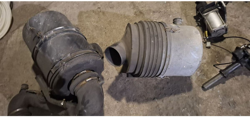 Volvo B12 - Luchtinlaatsysteem: afbeelding 1 Volvo B12 - Luchtinlaatsysteem: afbeelding 1