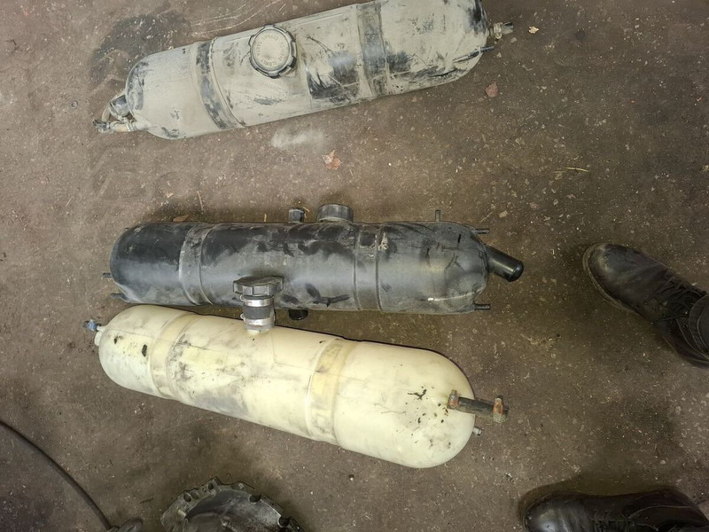 Volvo Scani - Expansietank: afbeelding 3 Volvo Scani - Expansietank: afbeelding 3