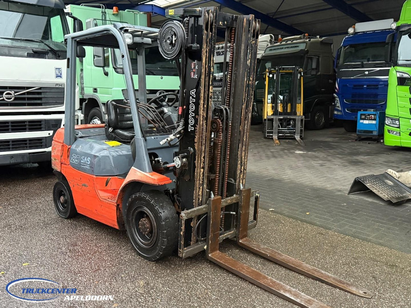 Toyota 7FDF25 Triplo, Extra functies - Diesel heftruck: afbeelding 1 Toyota 7FDF25 Triplo, Extra functies - Diesel heftruck: afbeelding 1