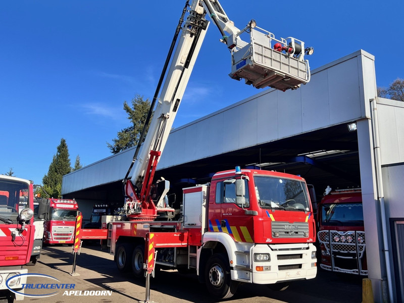 MAN TGA 26.350 Magirus ALP 320L = 32 meter, Waterpump, 6x4, Steel springs - Vrachtwagen: afbeelding 2 MAN TGA 26.350 Magirus ALP 320L = 32 meter, Waterpump, 6x4, Steel springs - Vrachtwagen: afbeelding 2