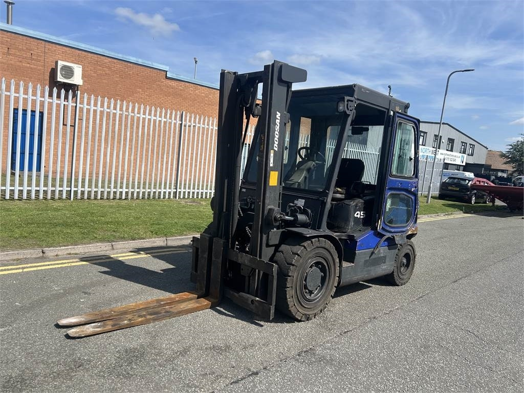 Doosan D45SC-5 - Diesel heftruck: afbeelding 2 Doosan D45SC-5 - Diesel heftruck: afbeelding 2